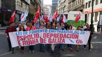 17-10-03 ManifaAsembleaLeiFomentoEmpresarialVigo07.jpg